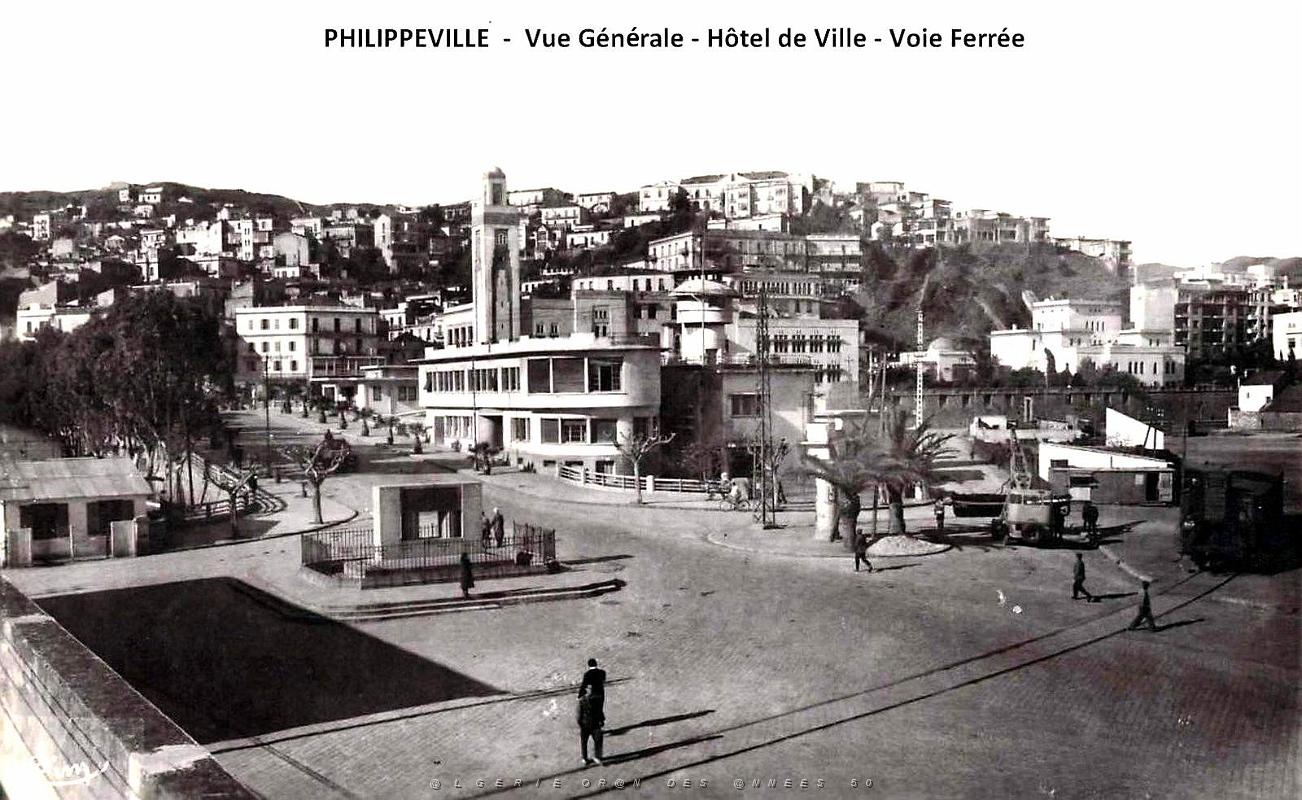 Philippeville - Hotel de Ville - Voie ferree.jpg
